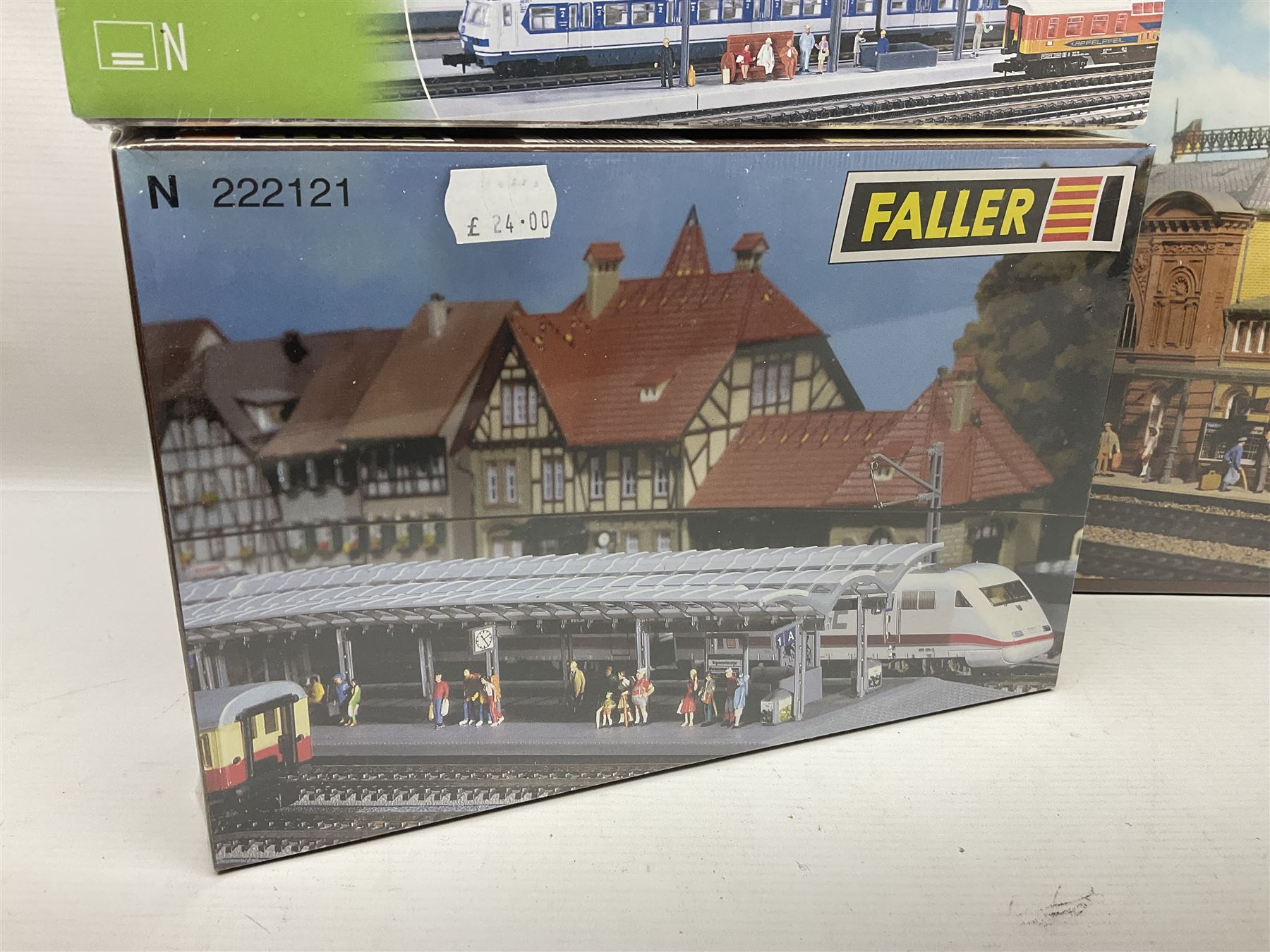 'N' gauge trackside accessories - seven Faller buildings and bridges etc Nos.N212113, N222121, N222583, N222174, N222128, Z282730 & Z282707; two others by Vollmer Nos.N7657 & N7724; four boxes of Gaugemaster Ballasted Underlay; grit and Foliage Clusters