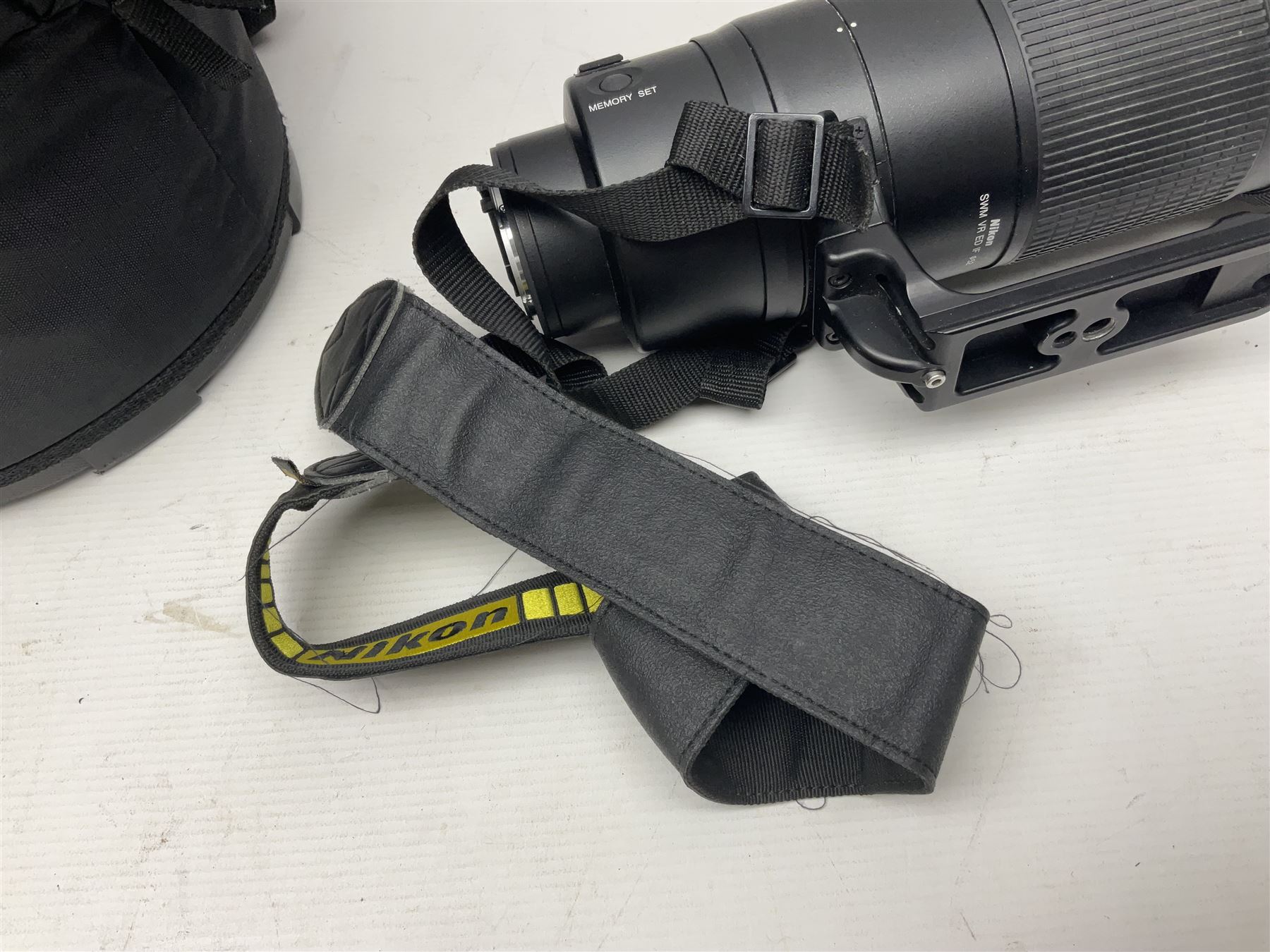 Nikon ED 'AF-S Nikkor 200-400mm 1:4G' lens, serial no 300970, with case