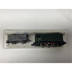 Graham Farish 'N' gauge -No.8125 HST Inter-City 125 set BR Blue Livery; No.8205 Inter-City Class 20 Diesel locomotive No.20142; both boxed; 0-6-0 Diesel Shunter No.D4019; and Bachmann open goods wagon; both unboxed (4)