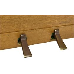 Kemble - English 20th century compact upright piano in light oak case, with an overstrung cast iron frame, underdamper action, original stringing and hammers, with sostenuto and sustain pedals. 88 note compass (7 octaves). 