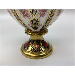 Royal Crown Derby Imari 1128 pattern Sudbury vase and cover, with printed mark beneath and in original box, H21cm