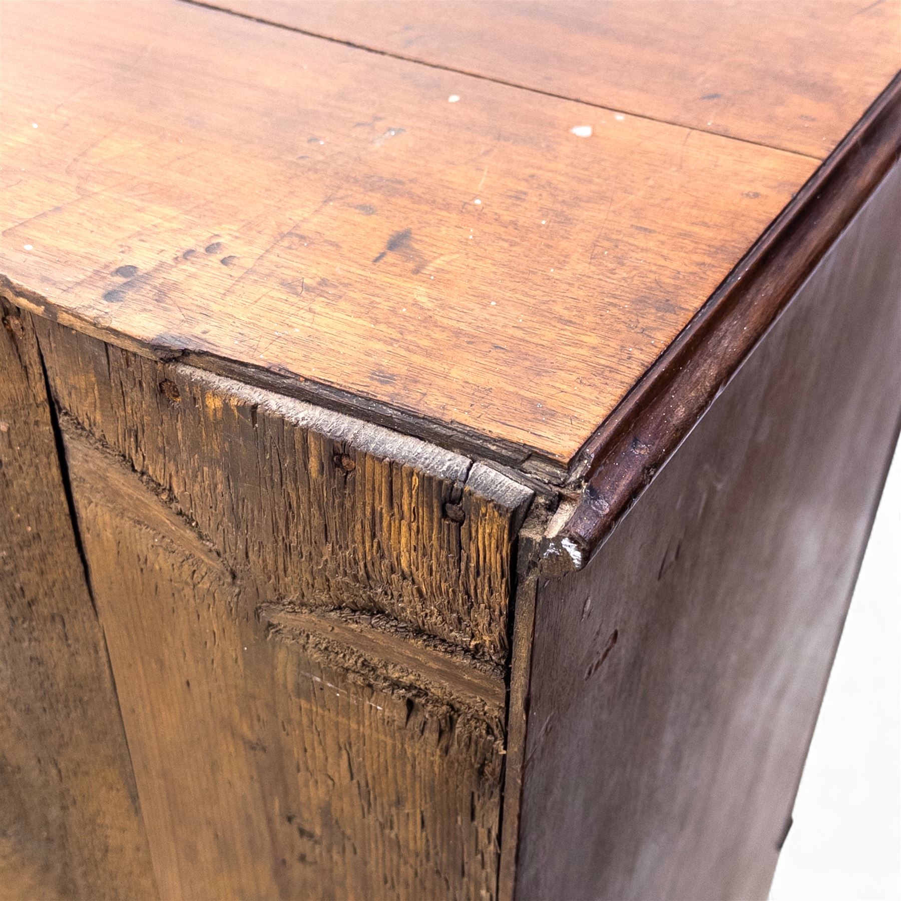 Early 19th century mahogany chest of drawers, the rectangular top with boxwood line inlay above two short and three long graduating drawers, each with turned wooden knobs and bone escutcheons, flanked by fluted uprights with diamond inlaid panels, on shaped bracket feet