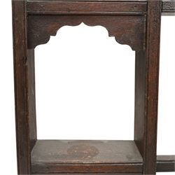 Georgian oak plate rack, moulded and dentil cornice over shaped frieze, fitted with open shelves and narrow side compartments with shaped aprons