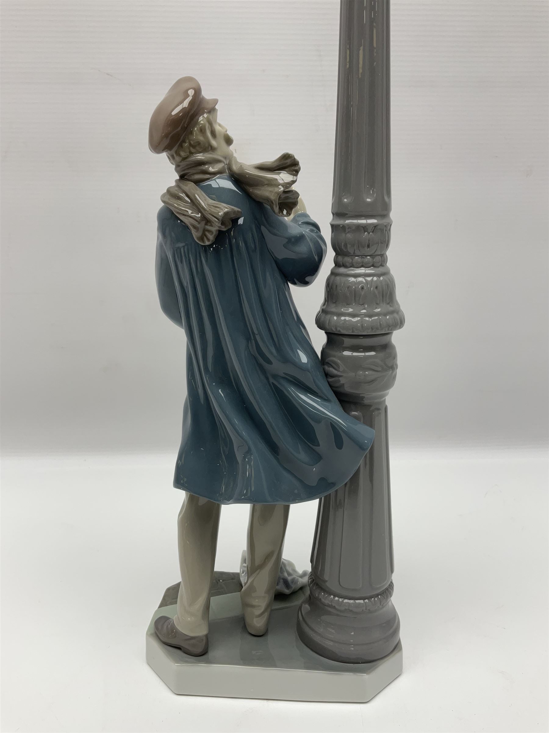 Lladro figure, The Lamp Lighter no 5205, with original box H47cm
