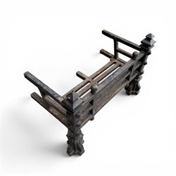 Late Victorian cast iron fireplace grate with turned and pointed finials