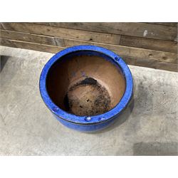 Cast iron cauldron set pot with 2 terracotta chimney pots and 2 terracotta planters,