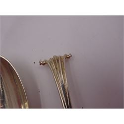 Two George IV Scottish silver Kings pattern toddy ladles, one example slightly larger than the other, both hallmarked Robert Gray & Son, Glasgow 1830 & 1831, together with a set of three Victorian Scottish silver dessert spoons, each with scroll top handles, hallmarked Edinburgh 1897 and 1899, no maker's mark