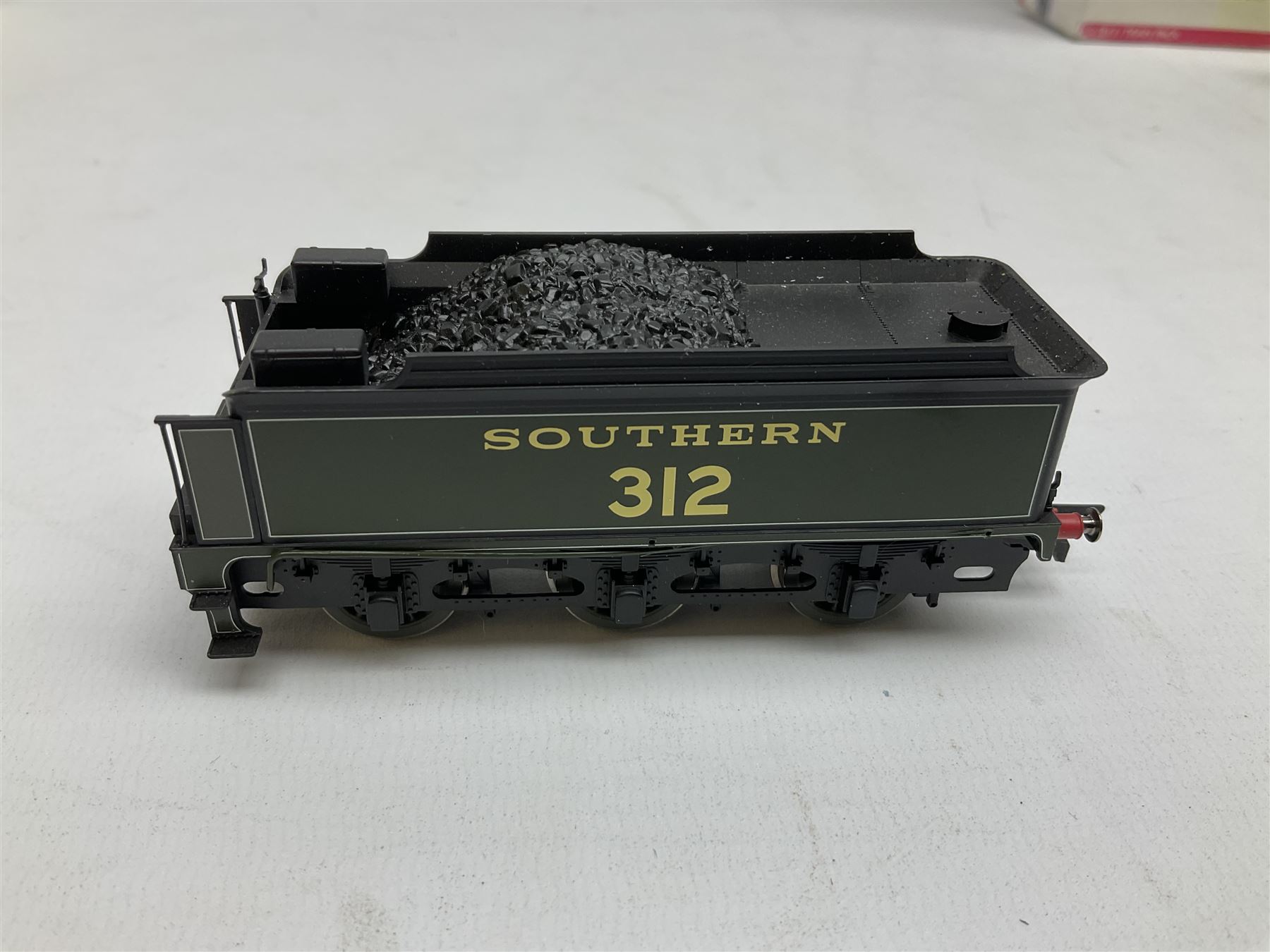 Hornby '00' gauge - 'Southern Suburban 1938' Coach Pack, DCC ready 