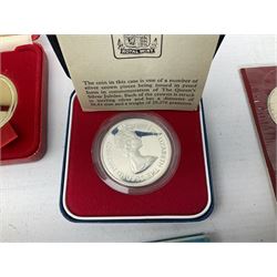 Great British and World coins, including Canadian 1975 dollar, United States of America 1975 proof set and bicentennial silver uncirculated set 1776-1976, Queen Elizabeth II Gibraltar 1977 sterling silver proof twenty-five pence, cased with certificate, New Zealand 1979seven coin set in blue wallet,  GB pre-decimal coins etc