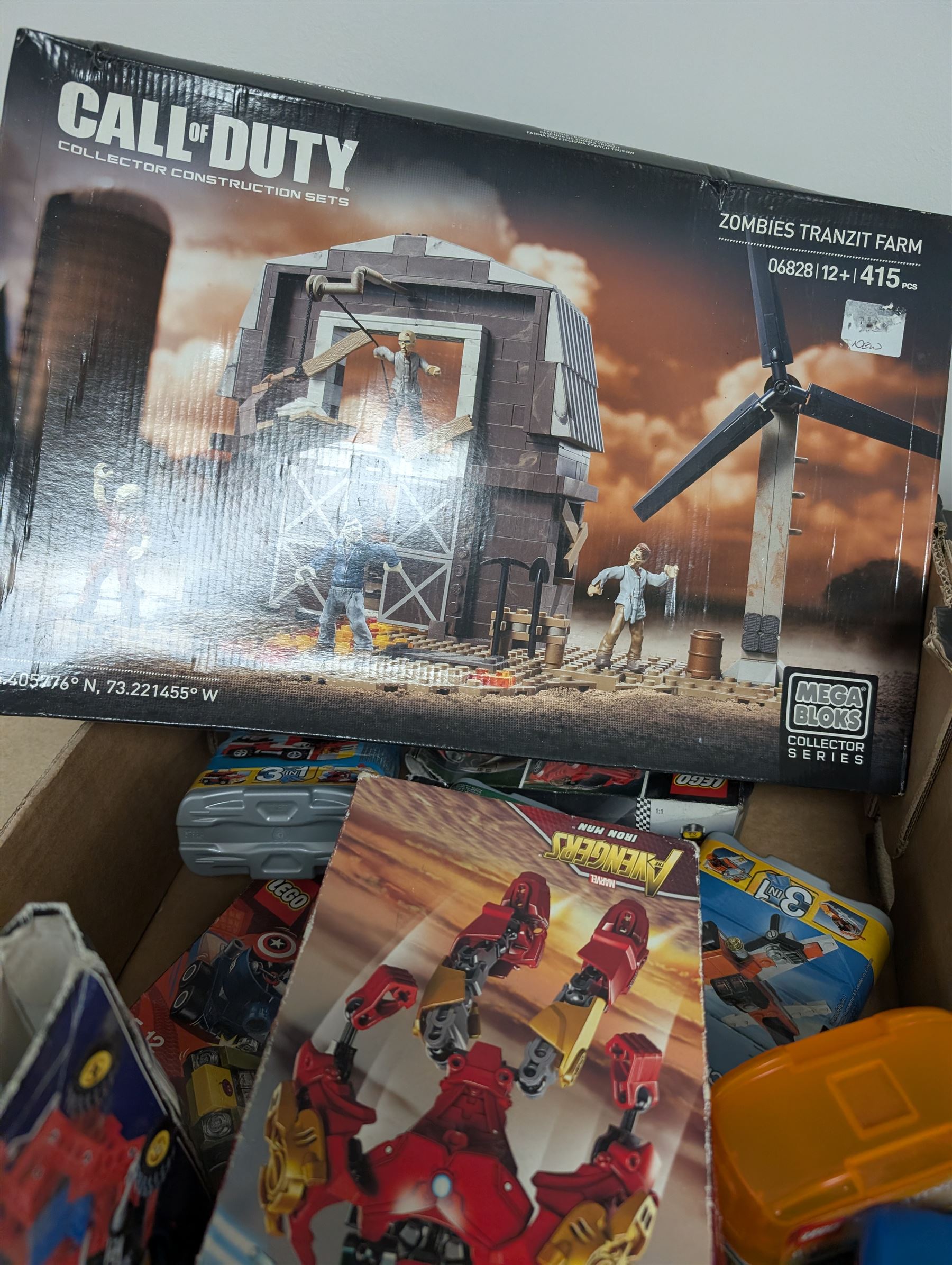 Lego, Mega Blocks and Ban Bao building bricks sets, including Lego 75111 Darth Vader, Mega Blocks Collectors Series Call of Duty, Lego Marvel Super Heroes 4529 Iron Man, Ban Bao racing cars, etc all boxed