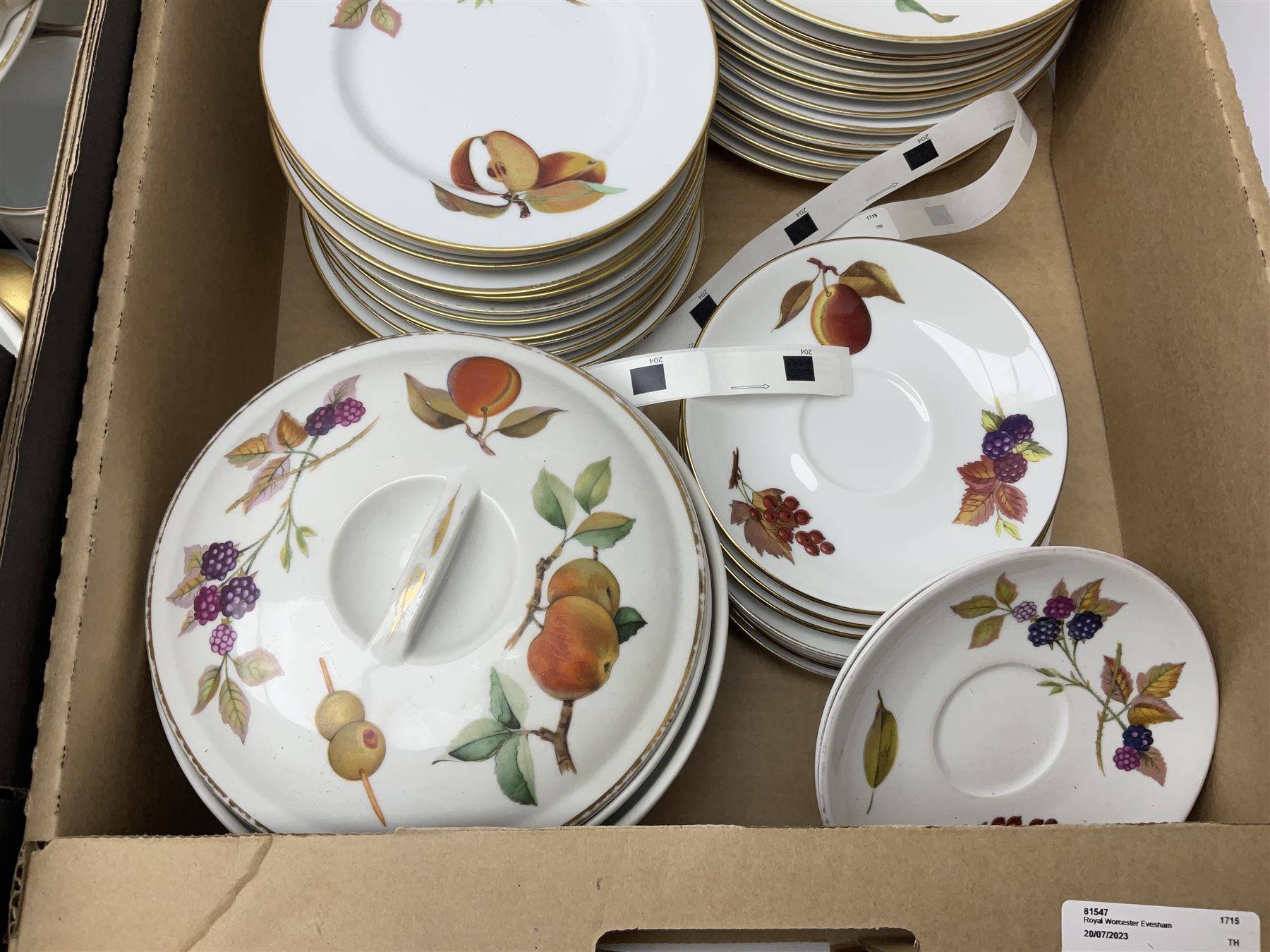 Extensive collection of Royal Worcester Evesham pattern tea and