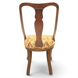Victorian mahogany extending dining table and four chairs, rectangular top with moulded edge, extended to 198cm with additional leaf and winder, fluted and turned supports raised on castors, the chairs with swept frame and overstuffed seat, raised on cabriole front supports