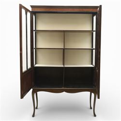 20th century Edwardian style mahogany display bookcase cabinet, the moulded cornice above two lancet glazed doors enclosing a shelved interior, the lower sections with oval inlaid fan decoration, supported on shaped cabriole legs