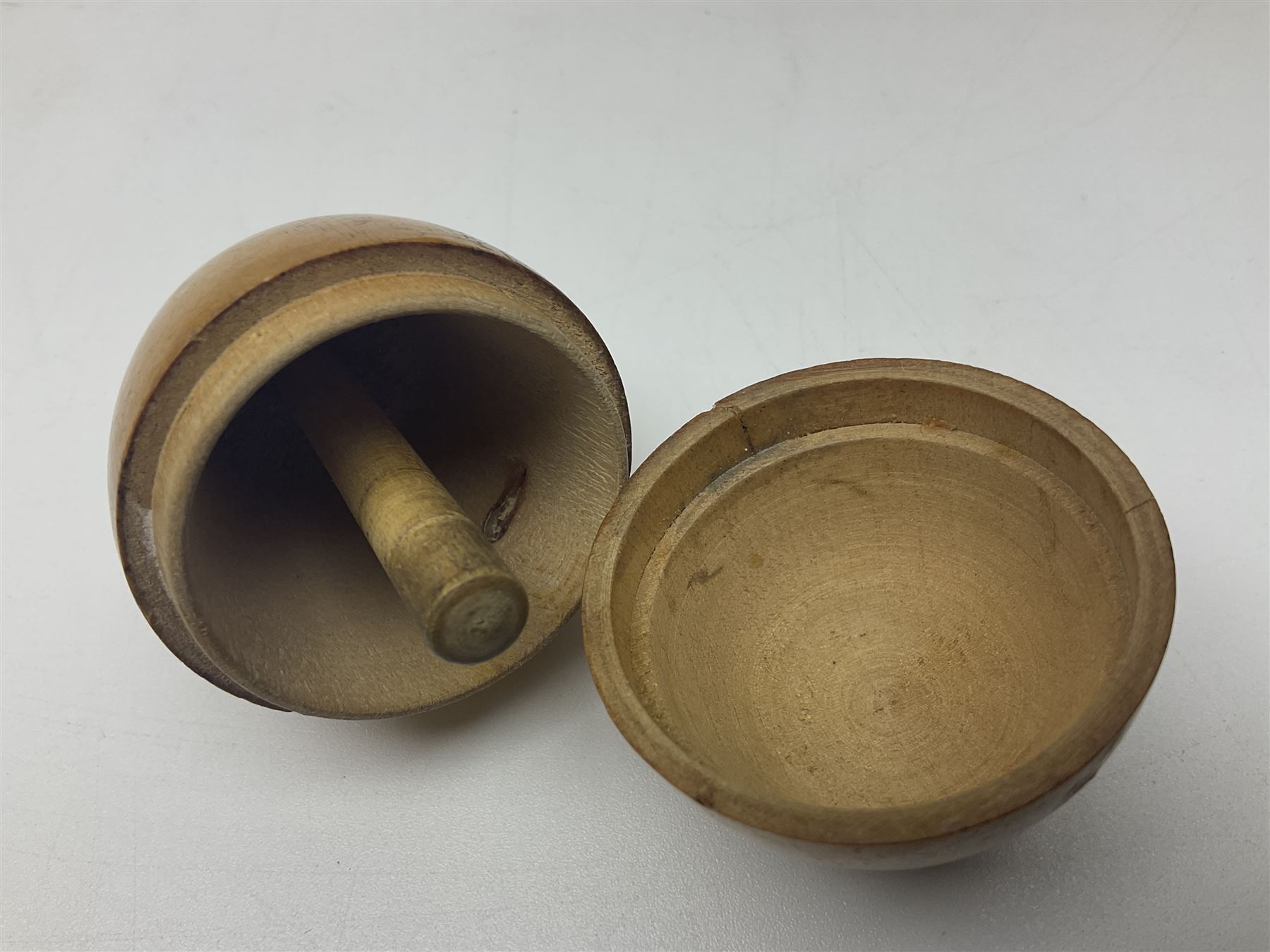 Collection of Mauchline ware relating to sewing, to include four ovoid shaped thimble cases, hinged lid thimble case and needle cases (12) 