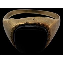 22ct gold thin wedding band, two 9ct gold onyx signet ring and a 9ct gold chain, all hallmarked