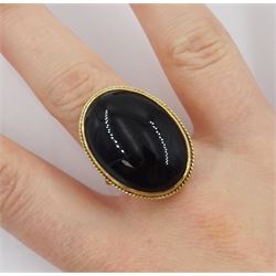 9ct gold oval black onyx ring, hallmarked