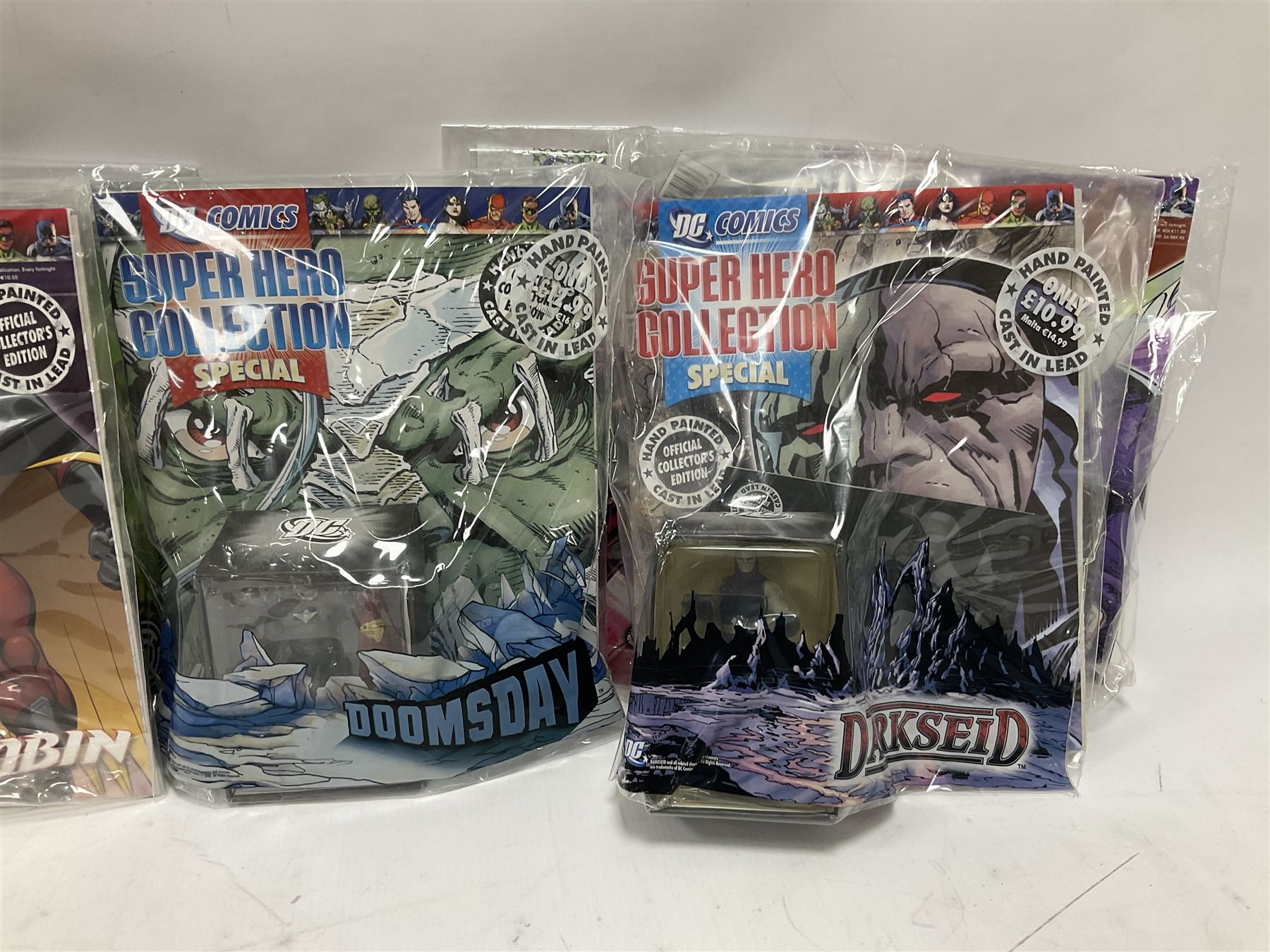 Eaglemoss DC Comics Super Hero Collection - sixteen magazines with models each as issued in unopened plastic bags (16)