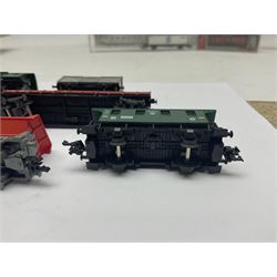 Fleischmann ‘N’ gauge ‘Piccolo’ - sixteen carriages, wagons and cars comprising nos. 8051, 8052, 8055, 8064, 8119K, 8127, 8128, 8129, 8202, 8211, 8224, 8240, 8281, 8301, 8500, 9372; along with Minitrix N503 Shock Van and 13576 6 ton Mineral Wagon; boxed and loose (18) 