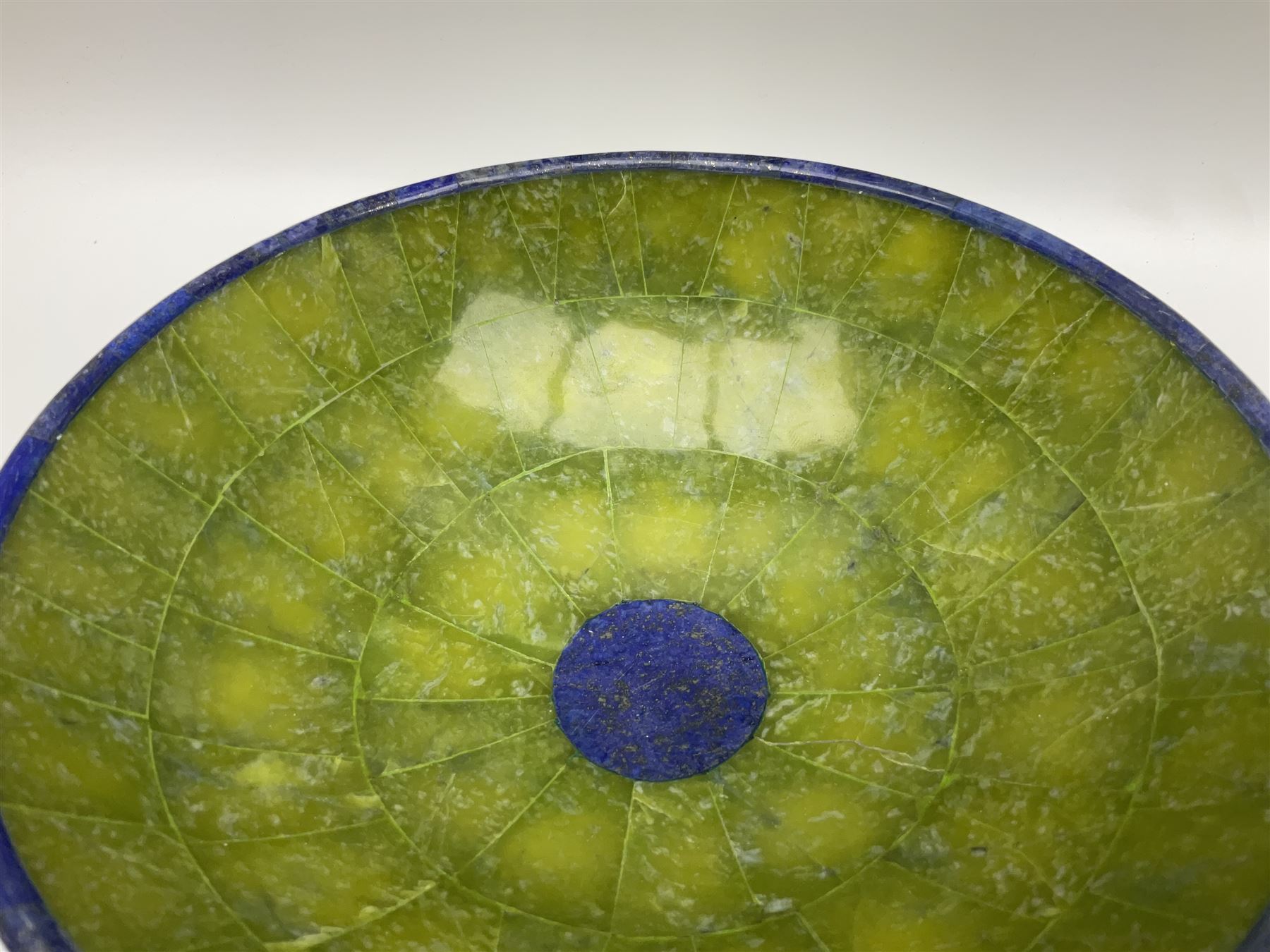 Serpentine and lapis lazuli mosaic bowl, D21cm, H8cm