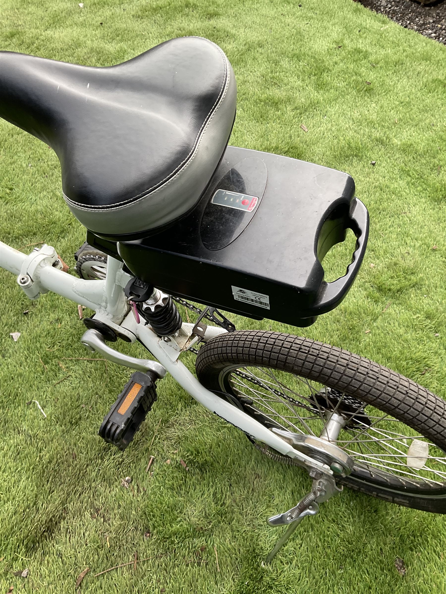 Hoper foldable electric bike, charger and manual, 7 speed with back suspension  - THIS LOT IS TO BE COLLECTED BY APPOINTMENT FROM DUGGLEBY STORAGE, GREAT HILL, EASTFIELD, SCARBOROUGH, YO11 3TX