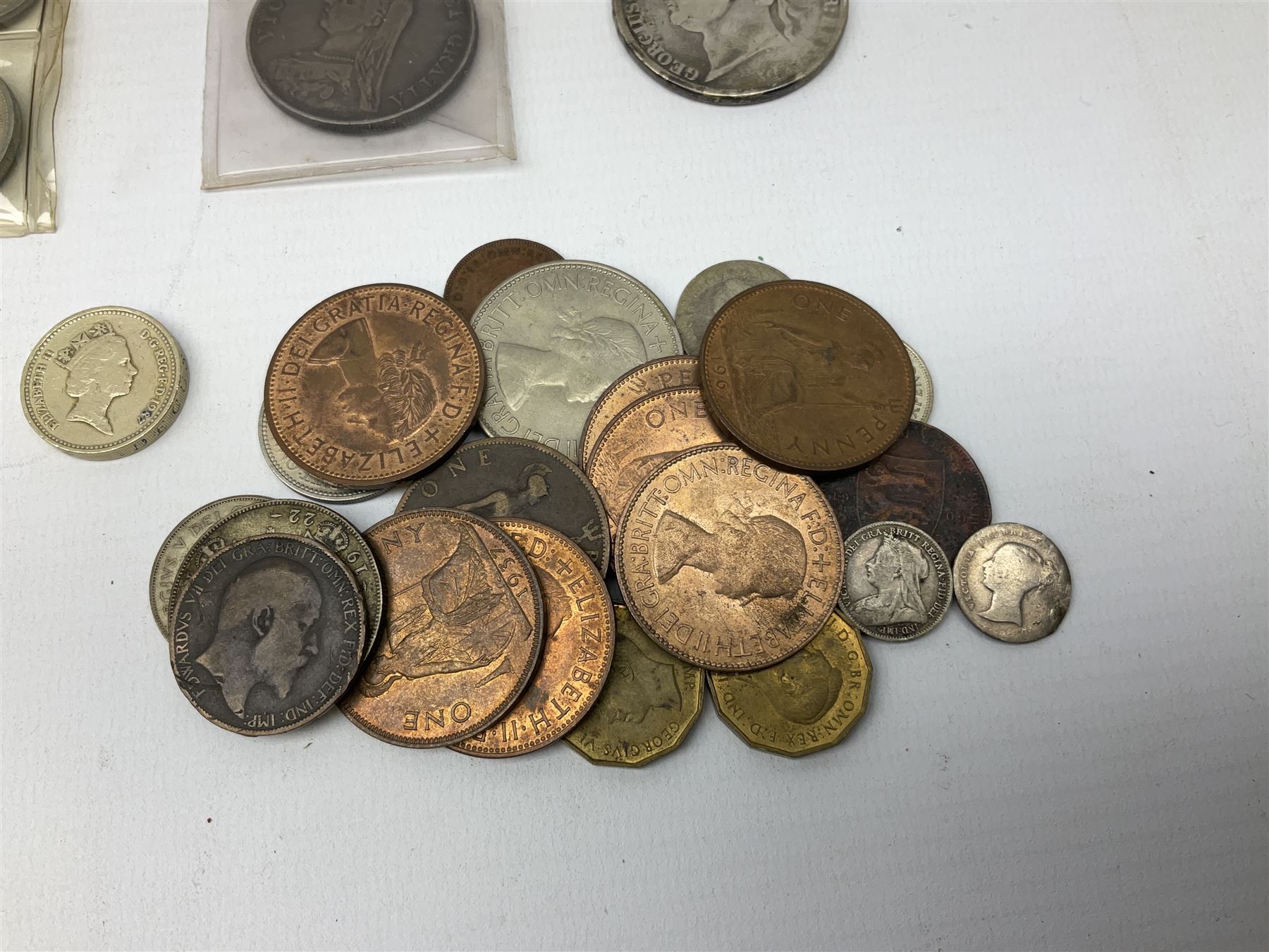 Mostly Great British coins, including King George IV 1821 crown, Queen Victoria 1890 double florin, King George V 1922 florin, commemorative crowns etc
