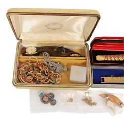 9ct gold jewellery, including resin tooth design brooch, mother of pearl claw design pendant, pair of stud earrings and a single earring, together with an 11ct gold chain, silver jewellery including charm necklace, a collection of costume jewellery and wristwatches