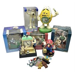 Nintendo Super Mario Bros 1992 Zeon alarm clock, Wallace and Gromit alarm clocks and further collectables 