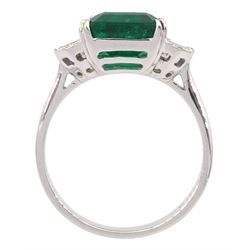 18ct white gold octagonal cut emerald, round brilliant cut and baguette cut diamond ring, stamped 750, with World Gemological Institute report
