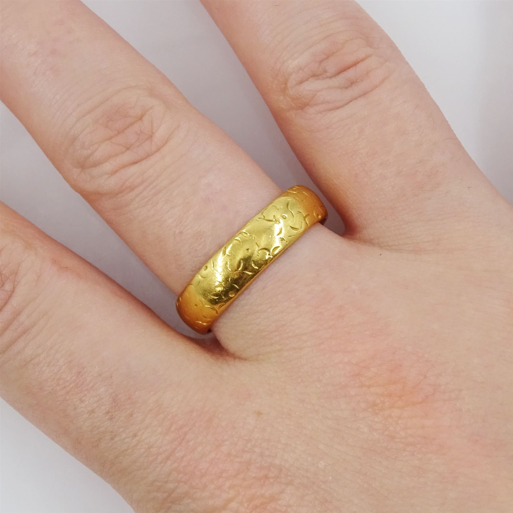 22ct gold wedding band, with engraved foliate decoration, Birmingham 1956