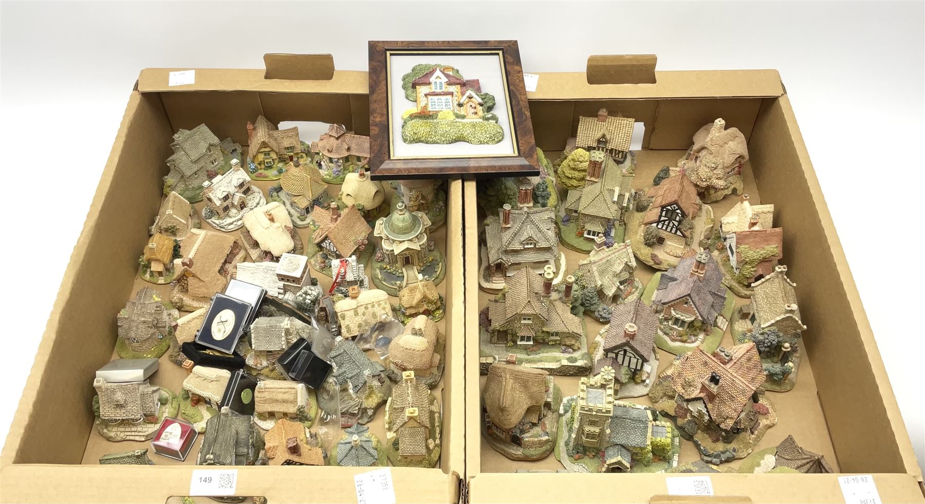 A collection of various Lilliput Lane models, to include Hampton Moat, Pussy Willow, Farthing Lodge, Tillers Green, The Lion House, The Vicarage, and various Lilliput Lane Collectors Club badges, etc. 