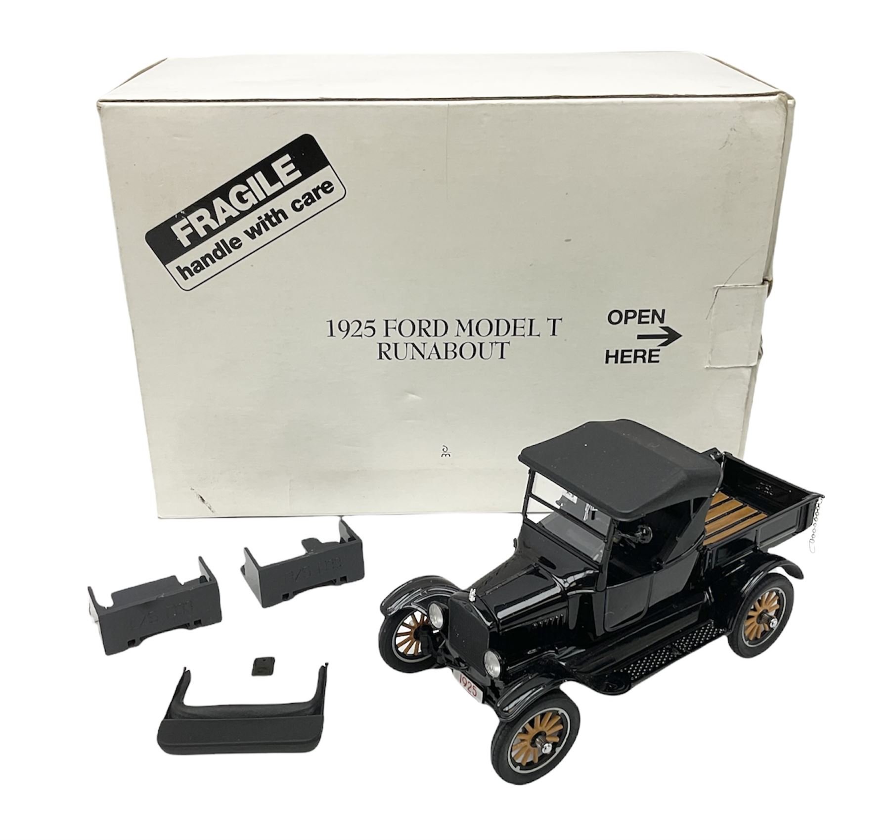 Danbury Mint diecast model - 1925 Ford Model T Runabout, with box