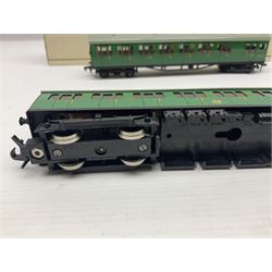 Hornby Dublo - 2-rail two car BR(S) set comprising Class 501 Suburban Motor Coach No.S65326 and trailer coach No.S77511; both in later unassociated plain boxes (2)