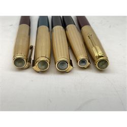 Five Parker fountain pens with gold caps, to include 65 Consort Insignia with rolled cross hatch gold cap, two Parker 51 fountain pens in burgundy with 12ct rolled gold caps, together with two further 51 examples in blue and black, all with stamped lids