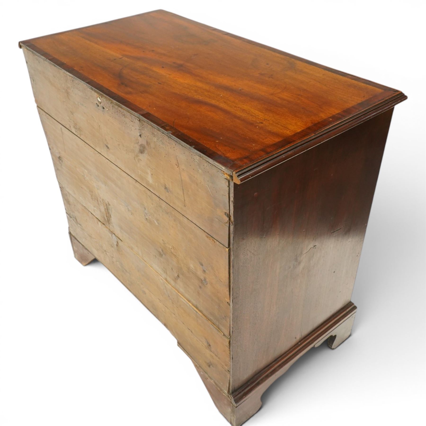 Late 18th century mahogany chest of drawers, rectangular top with moulded edge above two short and three long graduated drawers, with brass swan neck handles, shaped apron and bracket feet