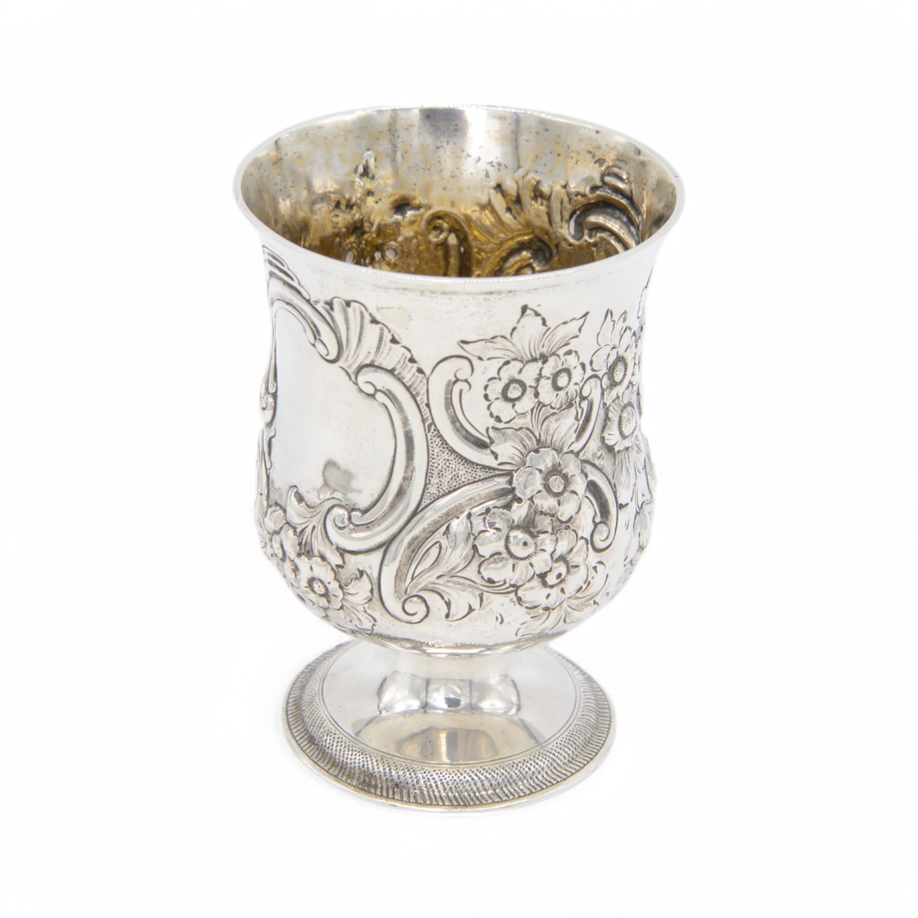 George III silver cup of circular form, embossed with scrolling and floral decoration, upon circular foot, hallmarked John Denzilow, London 1784, H13cm