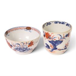 Lowestoft Redgrave tea bowl, decorated in the Two Birds pattern, circa 1780, D8.5cm, together with another similarly decorated coffee cup, H6.5cm