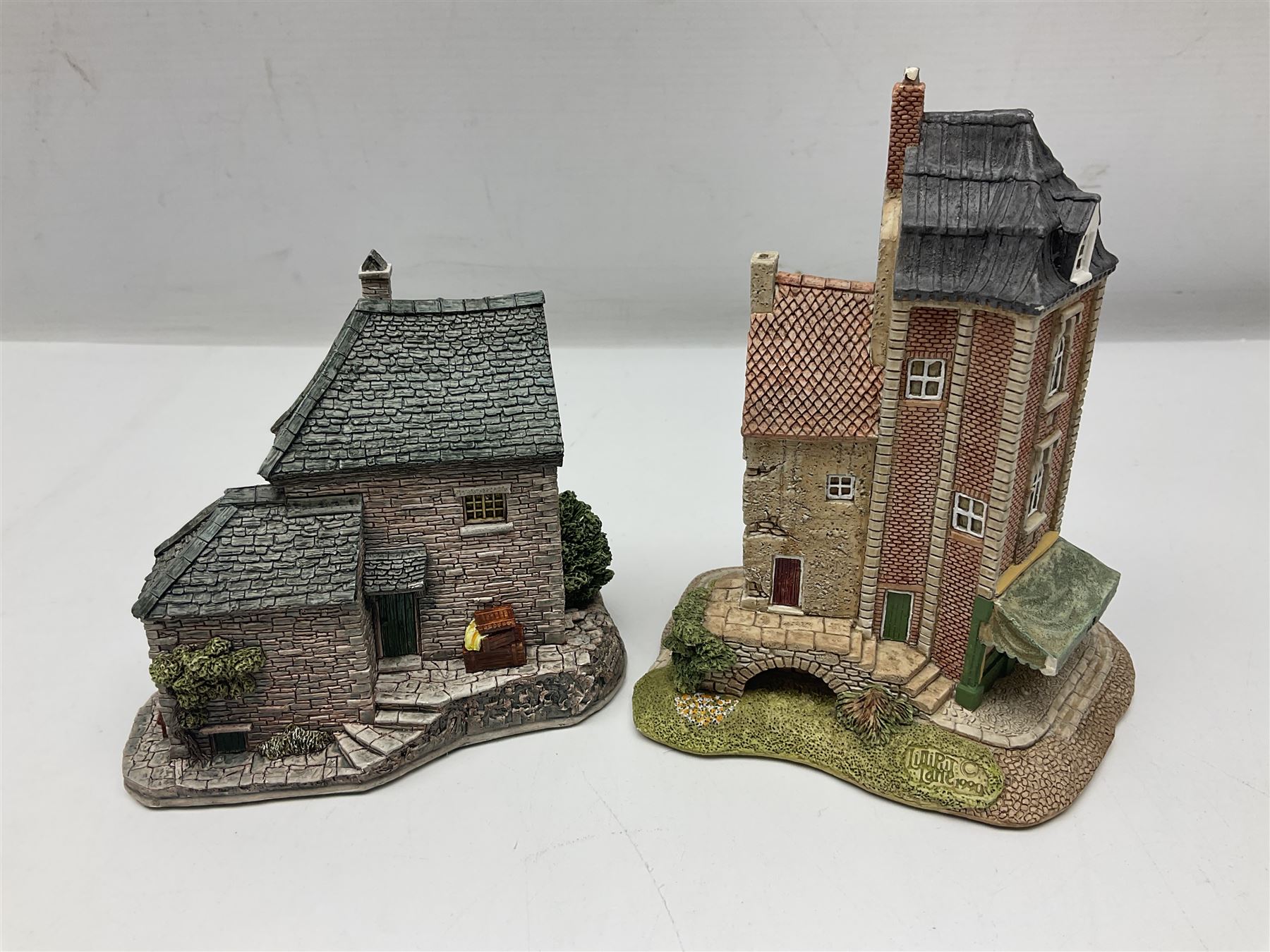 Ten Lilliput Lanes, to include Sleigh Bells, Short Back and Sides, Crook Hall Gardens, Loch Ness Lodge, Le Petit, etc, nine with original boxes  (10)