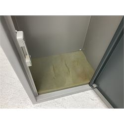 Two-tone grey steel wall-mounting gun cabinet by Sambell Engineering to accommodate six guns with fixed shelf over, gun space int. H132cm W36.5cm D23.5cm, the single double-locking door with two sets of keys, ext. H154cm W37cm D27cm