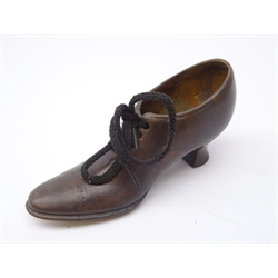  Early 20th century cast bronze model of a ladies court shoe, stamped Geschutzt, L13cm   