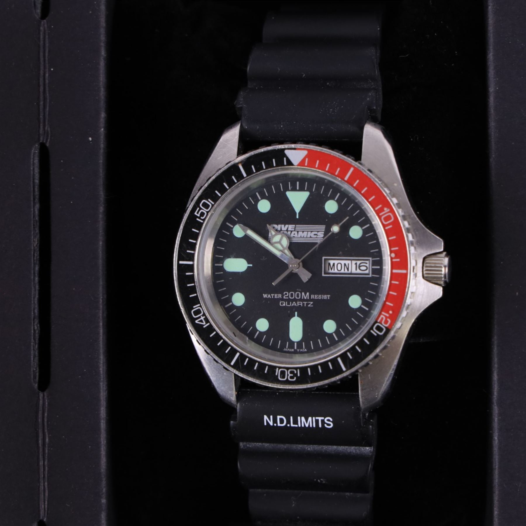 Dive Dynamics gentleman's stainless steel quartz wristwatch, on rubber strap and a Diver quartz wristwatch