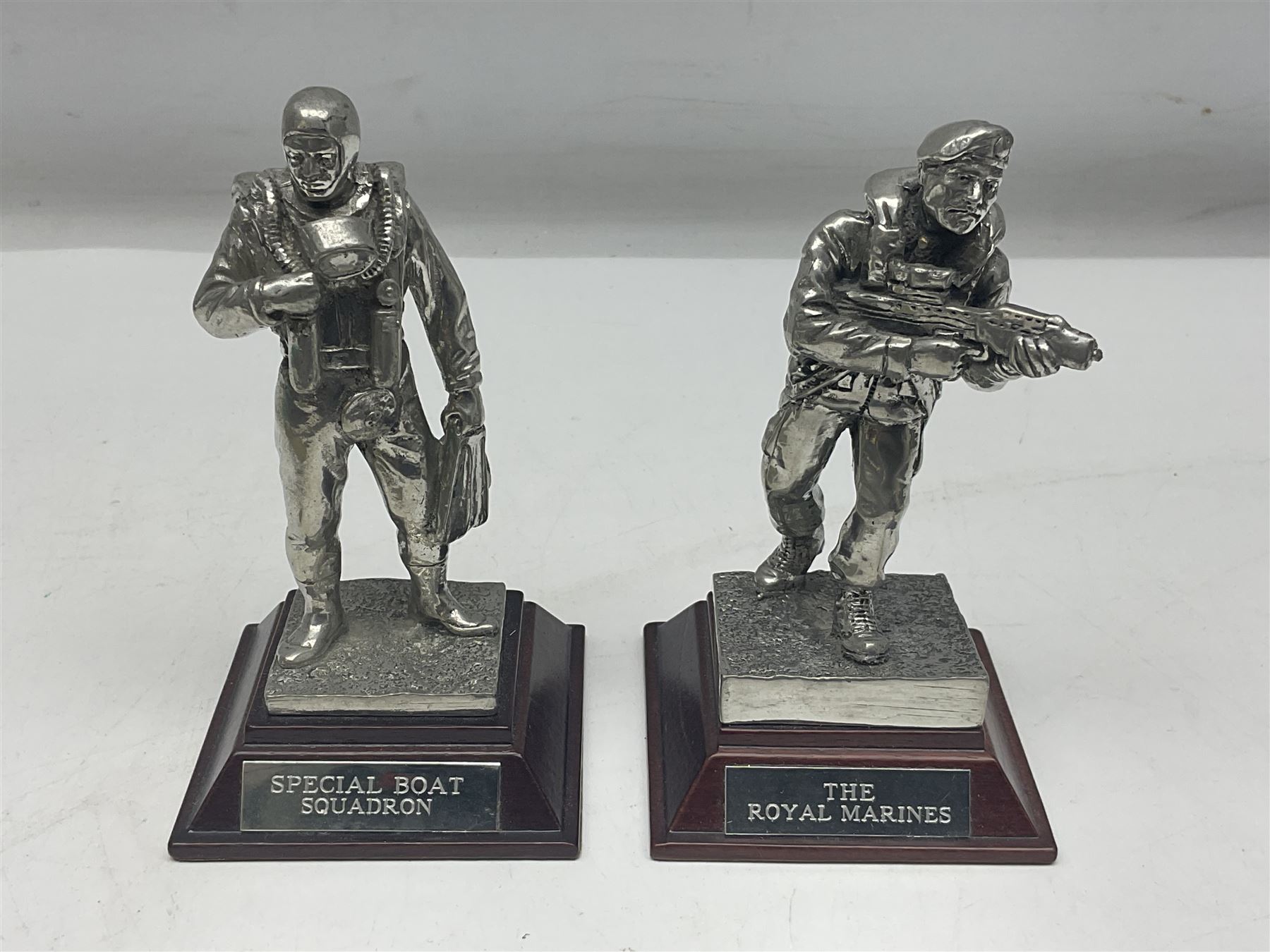 Queen Mary 1914 tin and five pewter figure by English Miniatures 