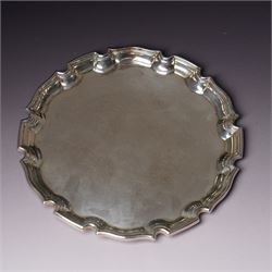 Pair of small silver salvers or card trays with pie crust borders D15cm London 1939 Maker  Cohen & Charles 