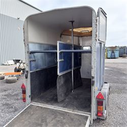 Ifor Williams HB505R horse trailer