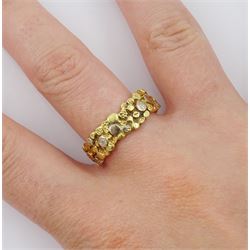 18ct white and yellow gold textured band, London 1973