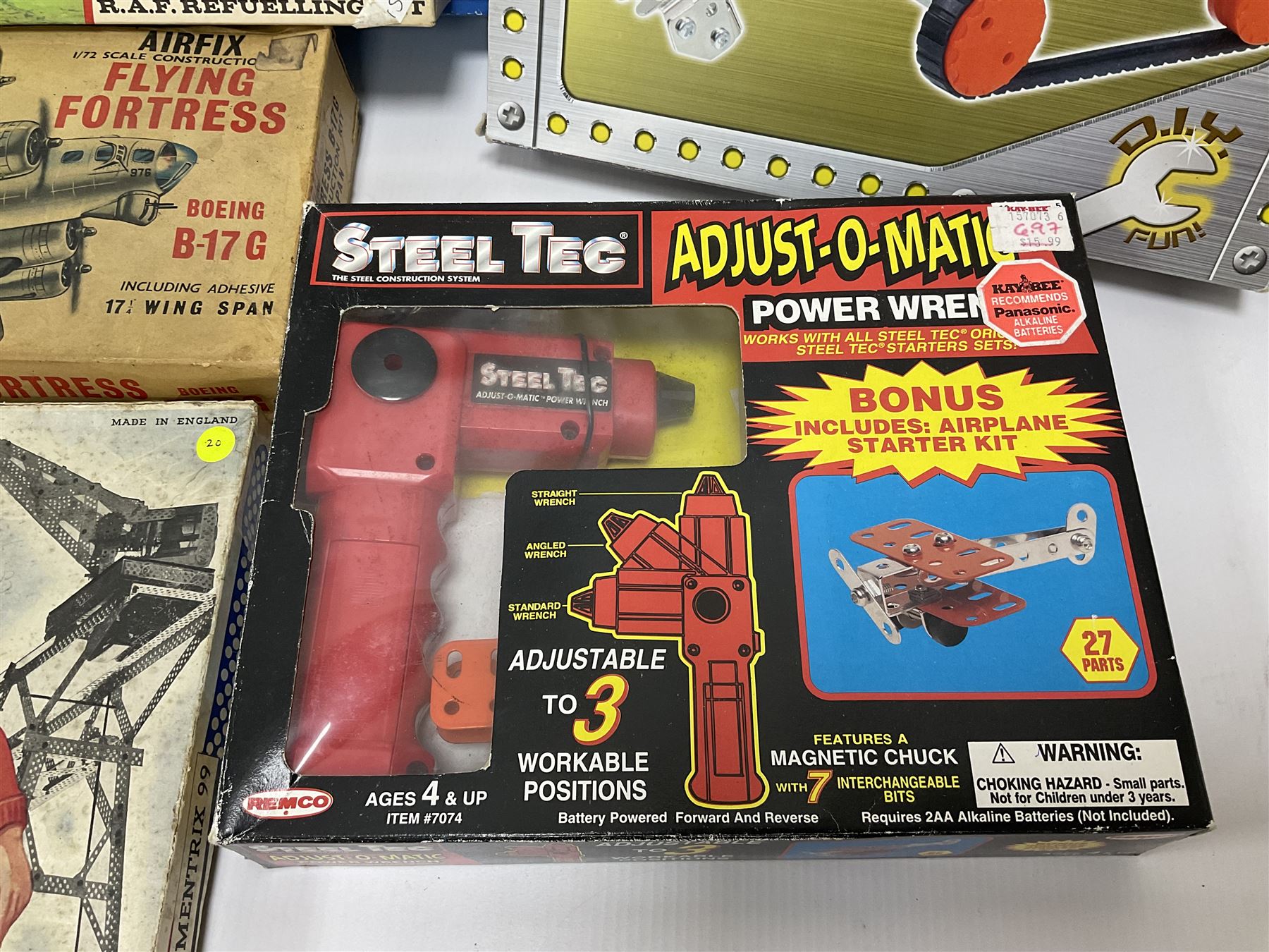 Nineteen assorted construction kits by Lego, Trix, Airfix, Tamiya, Paula, Steel Tec etc; all boxed (19)