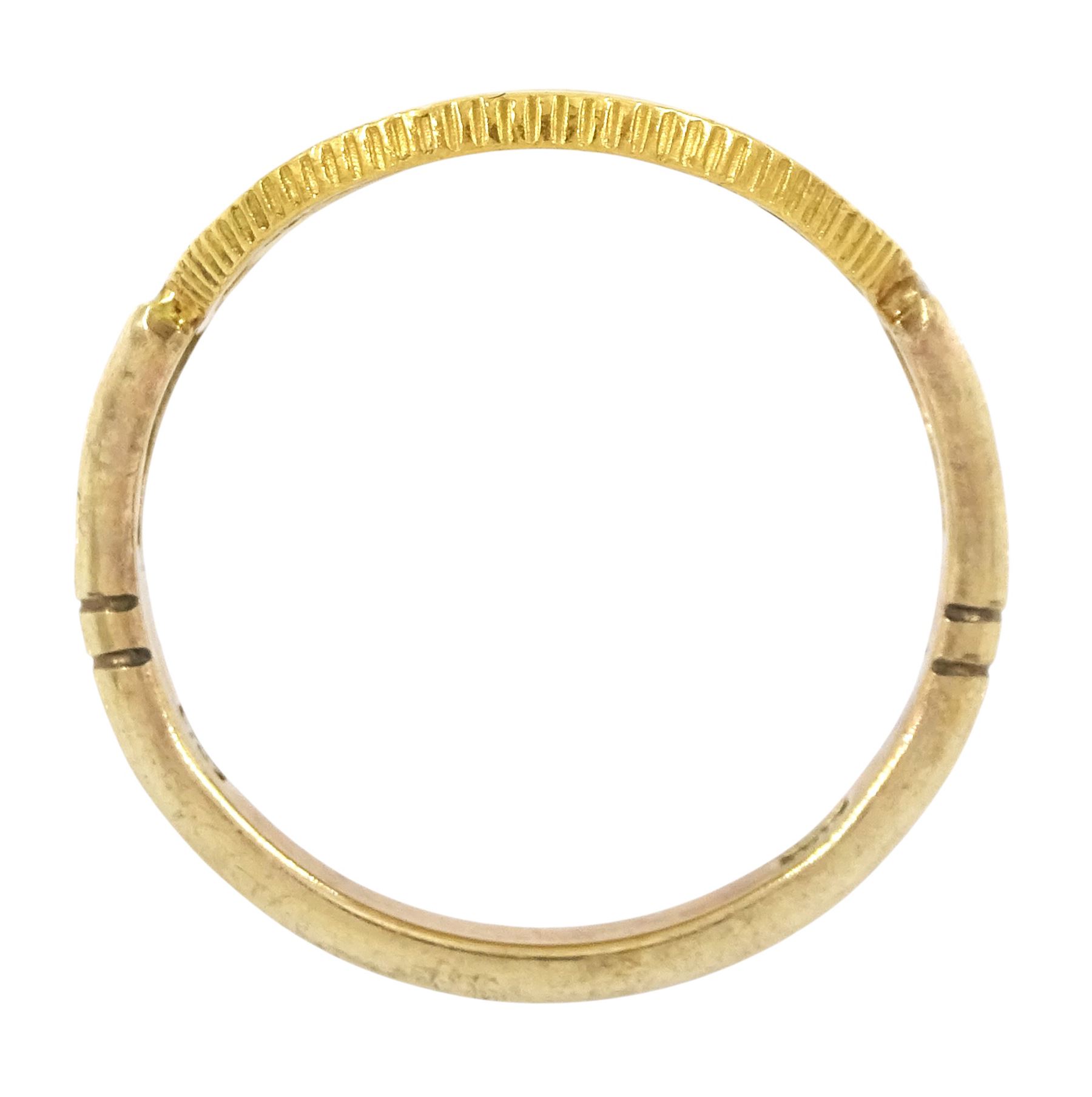 King Edward VII 1902 gold full sovereign curved coin ring, on 9ct gold soldered shank