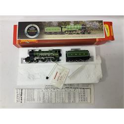 Hornby ‘00’ gauge - Class B17 4-6-0 ‘Manchester United’ locomotive no.2862 in LNER green; Class B17 4-6-0 ‘Leeds United’ locomotive no.61656 in BR green; Class D41/1 4-4-0 ‘Yorkshire’ locomotive no. 62700; Class 49/1 4-4-0 ‘Cheshire’ locomotive no.2753 in LNER green; in original boxes (4) 