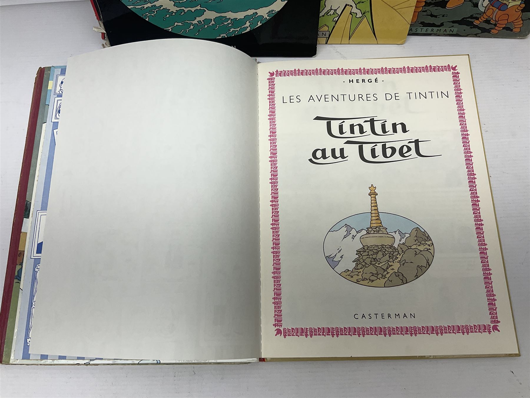 Twenty one first edition Herge, 'The Adventures of Tin Tin' books published by Casterman Bruxelles, with French text and coloured comic strip illustrations throughout; comprising Tintin Au Congo 1946, Tintin En Amerique 1946, Les Cigares du Pharaon 1955, Le Lotus Bleu 1946, L'Oreille Cassee 1943, L'ile Noire 1943, Le Sceptre d O'ttokar 1947, Le Crabe Aux Pinces D'or 1943, L'Etoile Mysterieuse 1942, Le Secret de la Licorne 1943, Le Tresors de Rackan Le Rouge 1945, Les 7 Boules de Cristal 1948, Le Temple du Soleil 1949, Au Pays de L'Or Noir 1950, Objectif Lune 1953, On a Marche sur la Lune 1954, L'Affaire Tournesol 1956, Coke en Stock 1958, Tintin au Tibet 1960, Les Bijous de la Castafiore 1963 and Vol 714 Pour Sydney 1968
