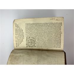 Titi Livii Patavini Romanae Historiae Principis, Libri Omnes, Quotquot Ad Nostram .... 1589. London Edmundum Bollifantum. Six parts in one. Latin. Engraved title page. Full calf binding with ribbed spine.