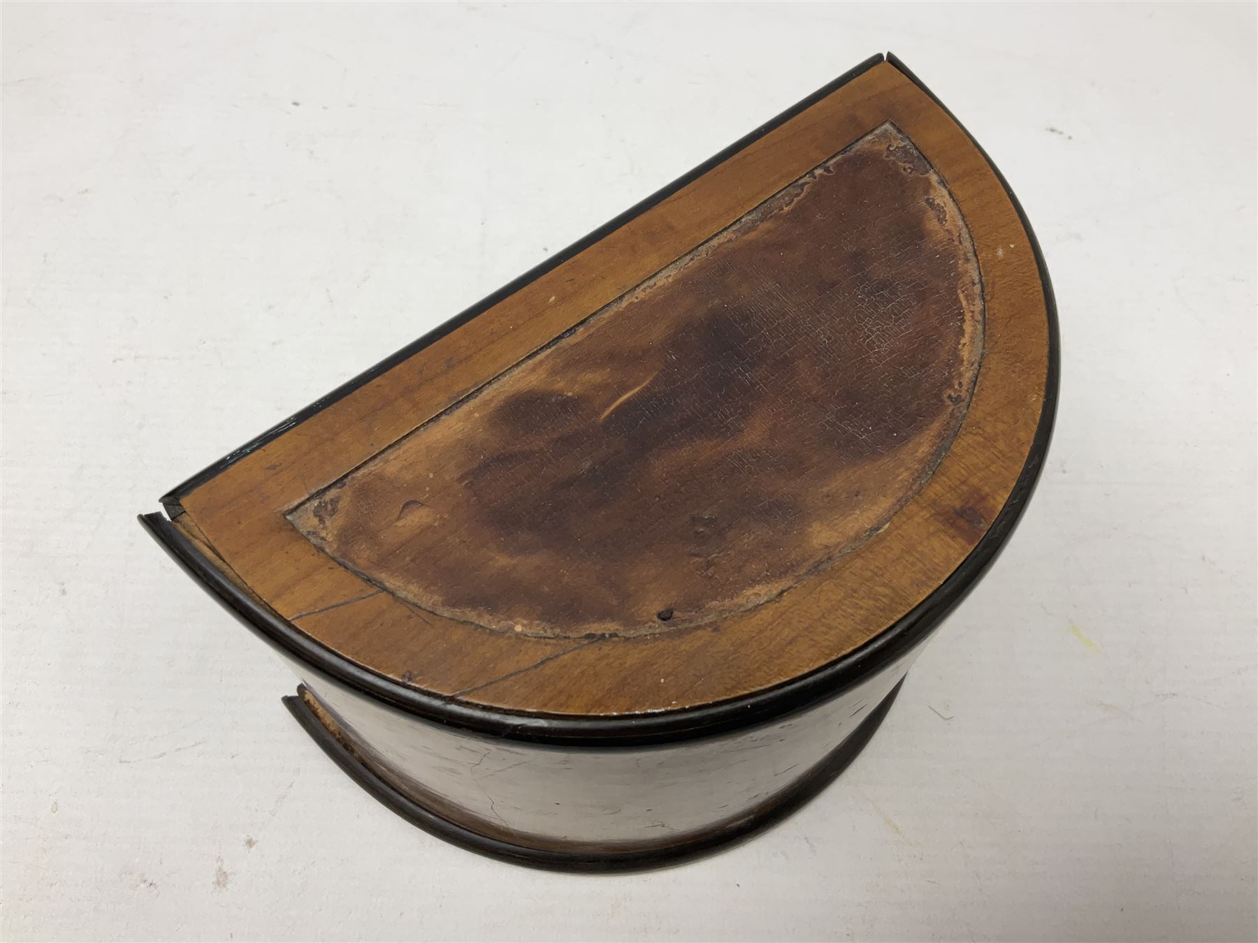 Edwardian desk tidy with hidden revolving compartment, H11.5cm